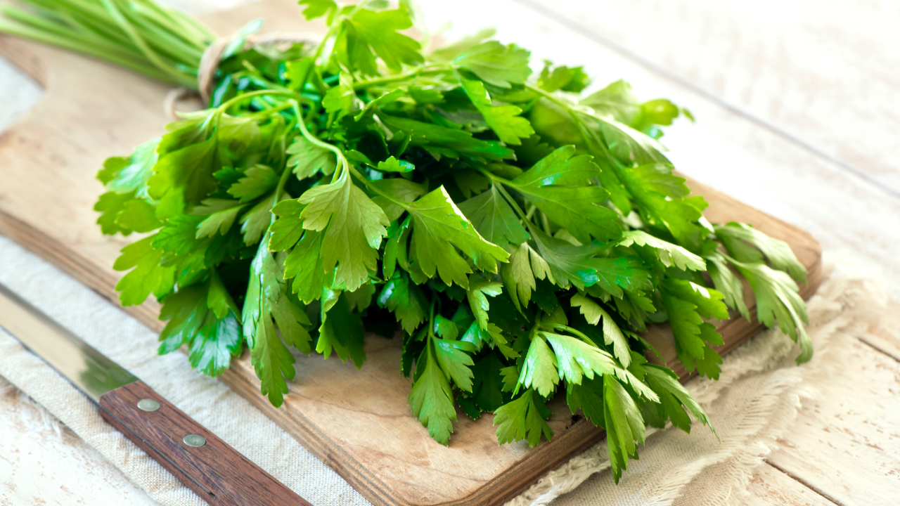 Unveiling the Health Benefits of Parsley: Beyond Garnish